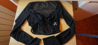Crop top de malla negro
