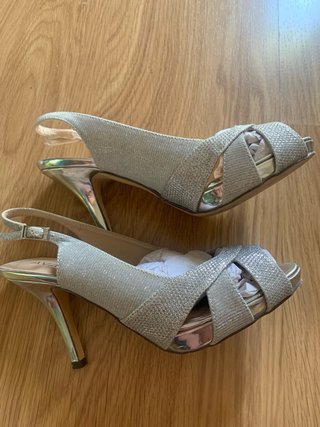 Zapatos de fiesta plateados