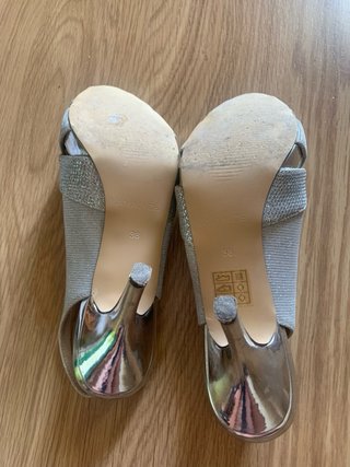 Zapatos de fiesta plateados