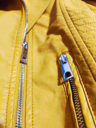 Chaqueta cruzada amarilla mujer