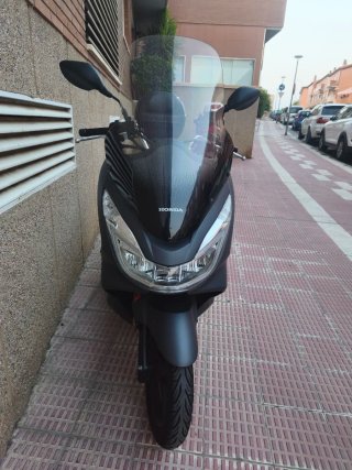 Honda PCX Maxi Scooter Negra/Gris