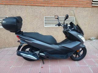 Honda PCX Maxi Scooter Negra/Gris