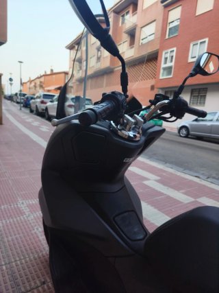 Honda PCX Maxi Scooter Negra/Gris