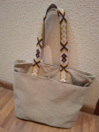 Bolso Tote Beige con Tiras Multicolor