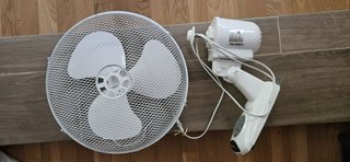 Ventilador de pared blanco