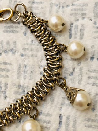 Pulsera vintage malla entrelazada y perlas