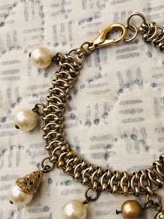 Pulsera vintage malla entrelazada y perlas