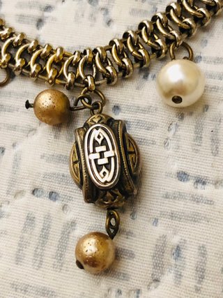 Pulsera vintage malla entrelazada y perlas