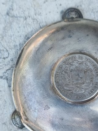 Posacenere argento Y2K con monete Venezuela Boliva