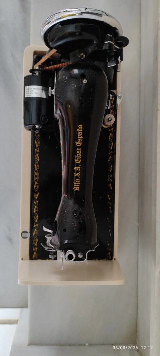 Máquina de coser Alfa