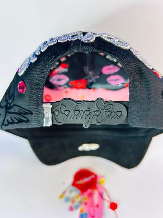 Gorra NY con pedrería y corazones