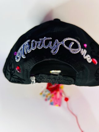Gorra NY con pedrería y corazones