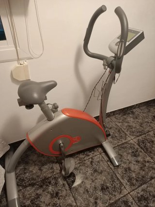 Bicicleta Estática Gris y Naranja