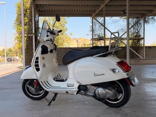 Vespa GTS300 Super 2019