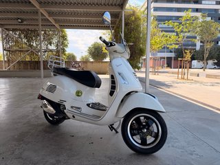 Vespa GTS300 Super 2019