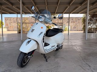 Vespa GTS300 Super 2019