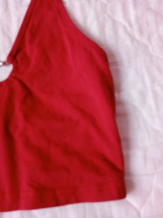 Top rojo Shein con aro metálico Talla XS