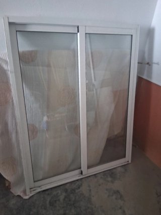 Ventanas corredera grande con persianas y otras