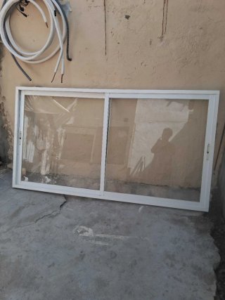 Ventanas corredera grande con persianas y otras