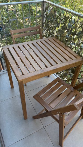 Mesa y 2 sillas con cojin exterior NÄMMARÖ
