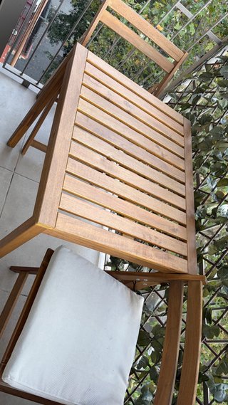 Mesa y 2 sillas con cojin exterior NÄMMARÖ