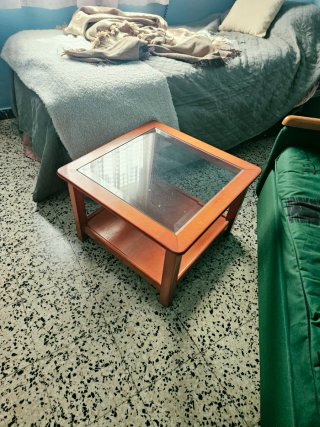 Mesa de centro de madera y cristal