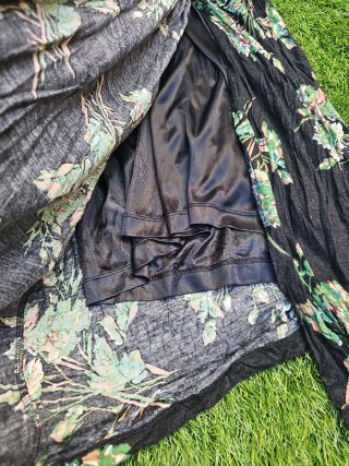 Vestido Mango Negro con Flores Verdes