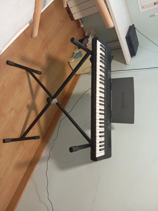 Teclado Alesis Melody 61+ soporte