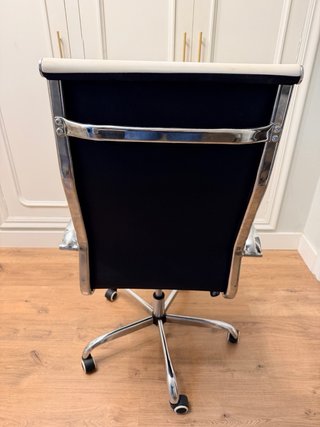Vendo Silla de Oficina Polipiel blanca.