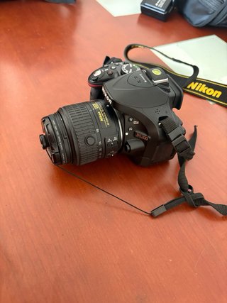 Cámara Nikon D5200 con Accesorios