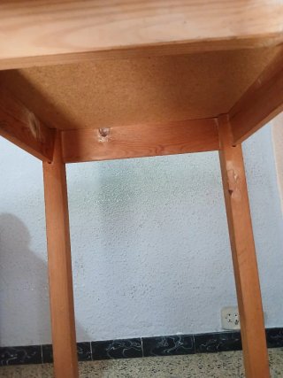 Mesa redonda madera y cristal Se vende por no uso