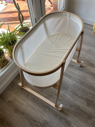 Cuna moisés blanca con ruedas y colchón