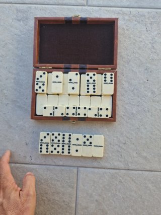 Maletín de dominó de cuero