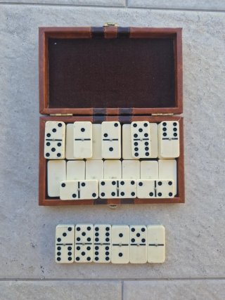Maletín de dominó de cuero