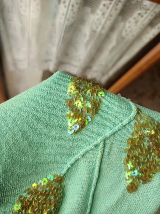 Top donna vintage con paillettes e foglie