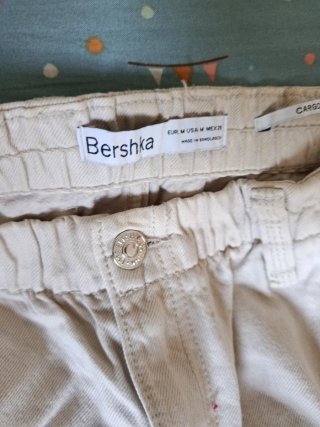 Regalo por compra Pantalón cargo Bershka beige
