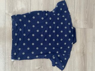 Polo GANT azul marino estampado náutico (timones)