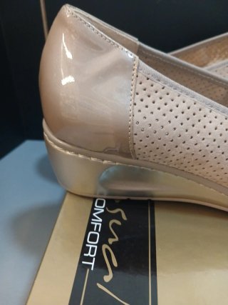Talla 37 y 39 Zapatos cuña mujer piel beige/dorado
