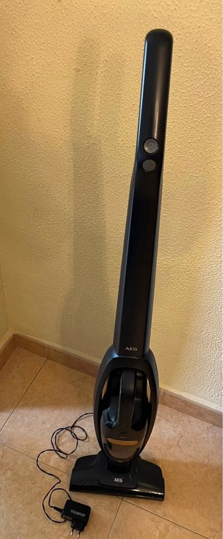 Aspiradora Escoba AEG OX6 Negra