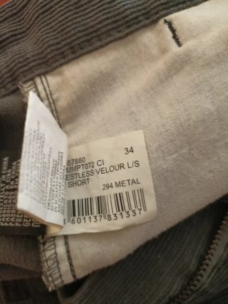 Pantalón Quiksilver Gris,letras bordadas foto