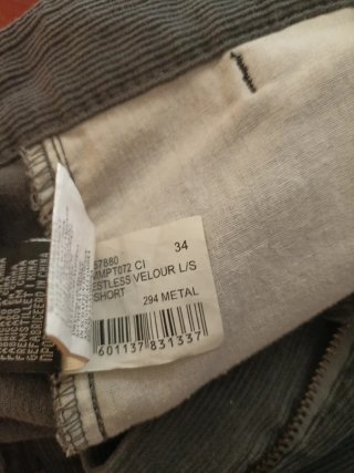 Pantalón Quiksilver Gris,letras bordadas foto