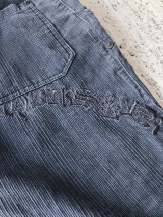 Pantalón Quiksilver Gris,letras bordadas foto