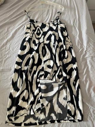 Vestido H&M estampado blanco y negro
