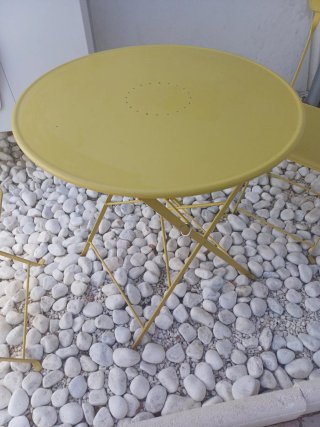 Mesa y 2 Sillas Amarillas Exterior