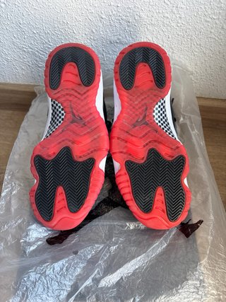 Jordan 11 Retro bred