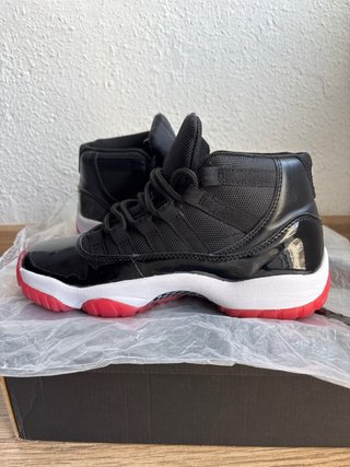 Jordan 11 Retro bred