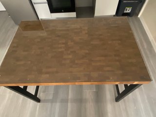 Isla de cocina IKEA madera y cristal