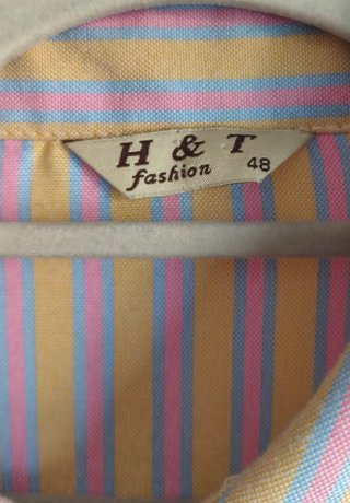 Camisa de amarilla con rayas azules y rosas