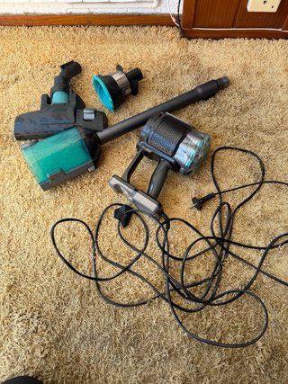 Aspiradora con cable y accesorios
