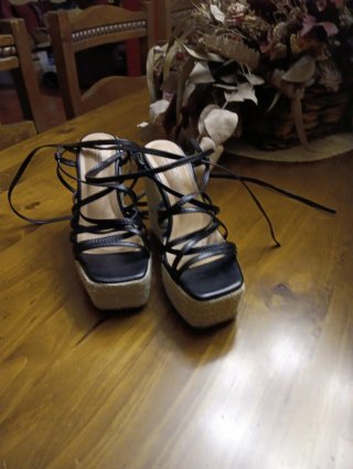 Sandalias cuña negras tiras N37